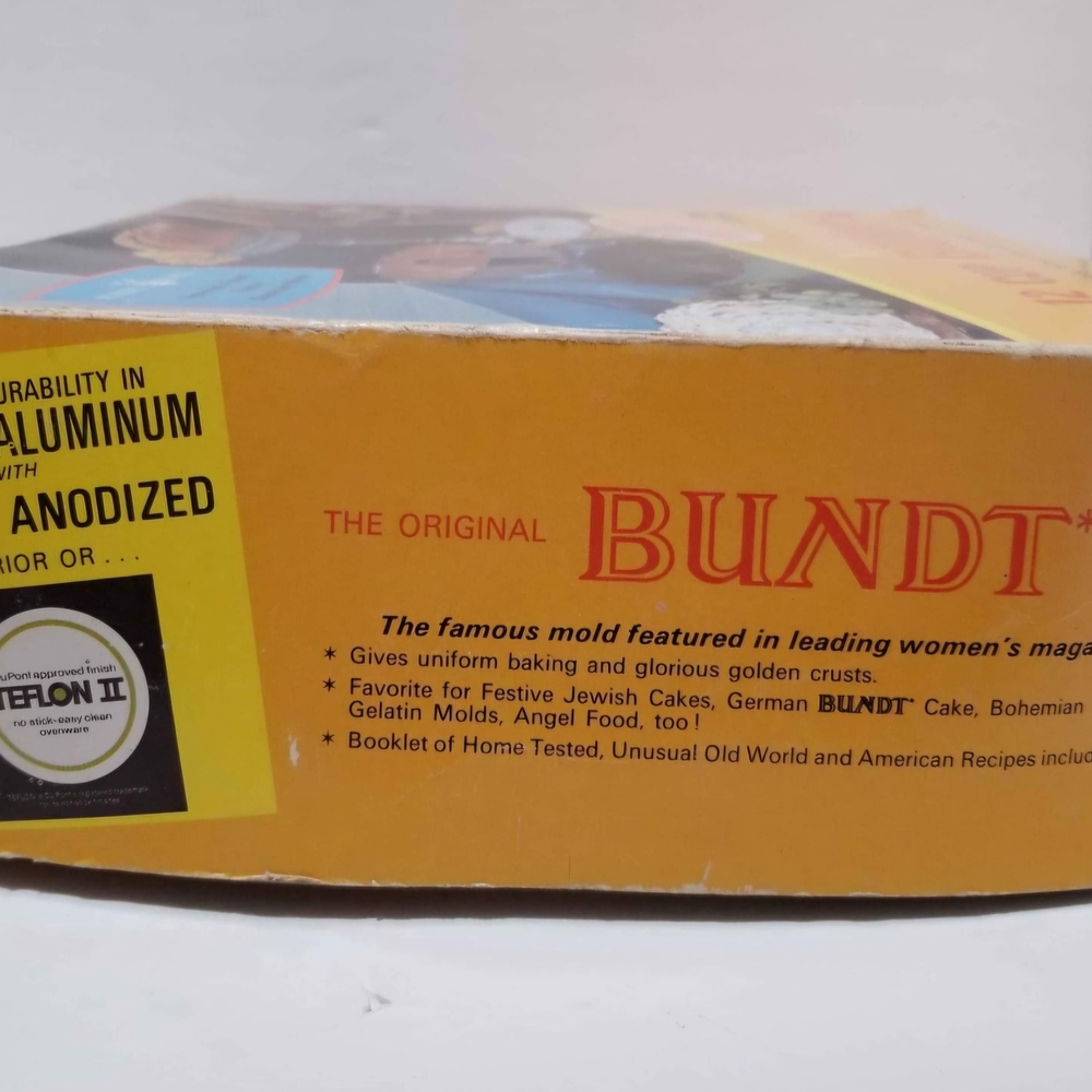 "Vintage" Nordic Ware Jumbo Fluted Bundt Pan In Original Box - Picture 3 of 10